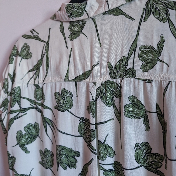 Velvet Heart Floral Button Down - Picture 6 of 9